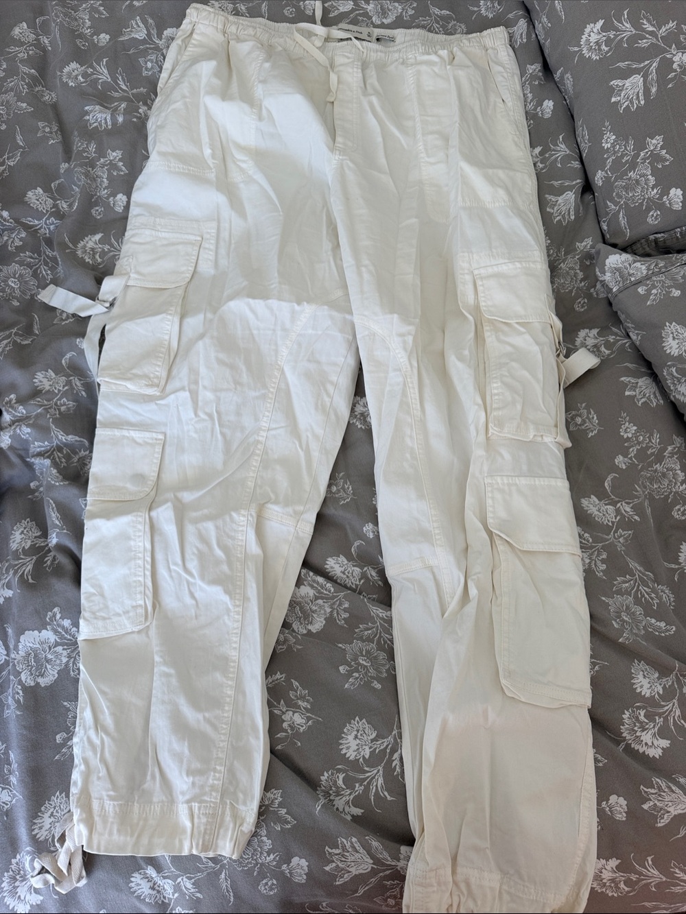 Abercrombie & Fitch White Cargo Jogger Pants